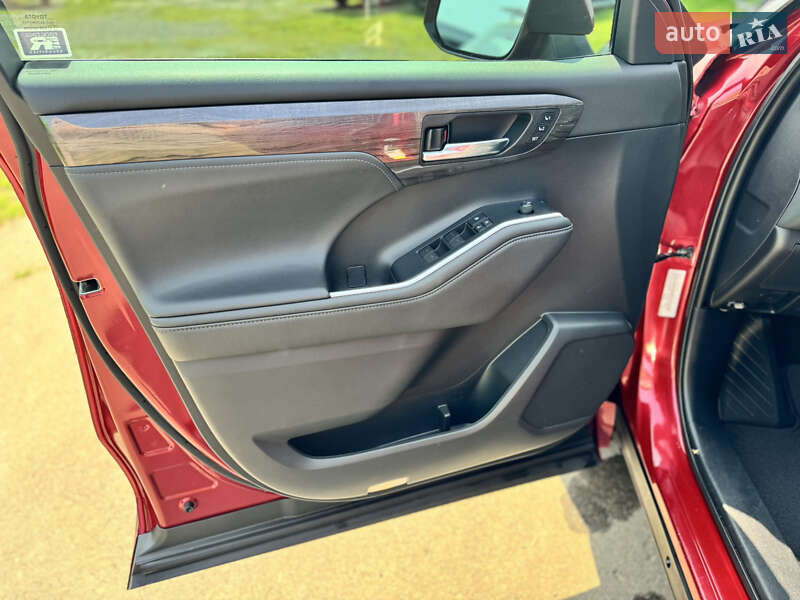 Внедорожник / Кроссовер Toyota Highlander 2020 в Ровно