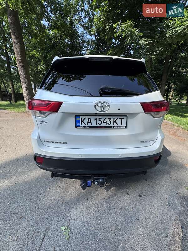 Позашляховик / Кросовер Toyota Highlander 2017 в Бучі