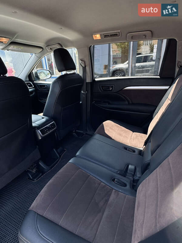 Внедорожник / Кроссовер Toyota Highlander 2014 в Каменке