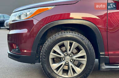 Внедорожник / Кроссовер Toyota Highlander 2014 в 