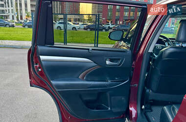 Внедорожник / Кроссовер Toyota Highlander 2014 в 