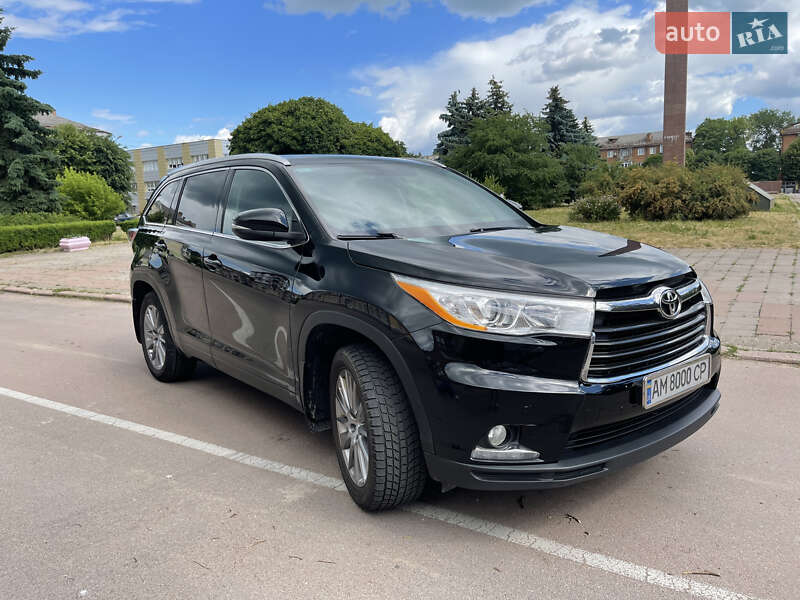 Внедорожник / Кроссовер Toyota Highlander 2015 в 