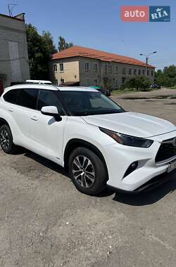 Позашляховик / Кросовер Toyota Highlander 2022 в Фастові