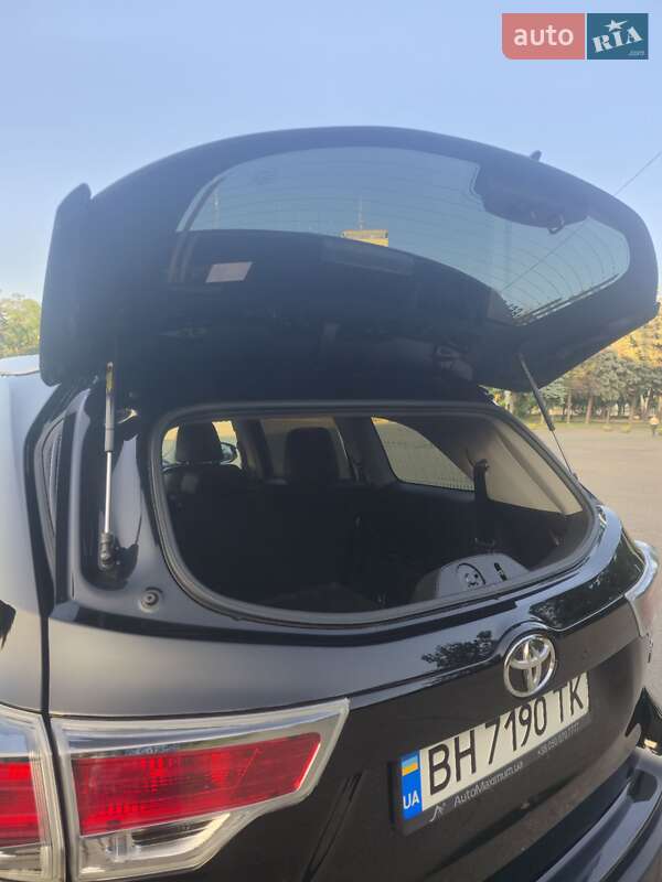 Внедорожник / Кроссовер Toyota Highlander 2014 в Одессе