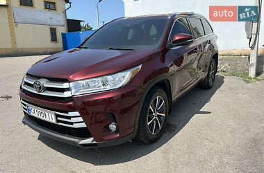 Позашляховик / Кросовер Toyota Highlander 2016 в Харкові