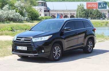 Внедорожник / Кроссовер Toyota Highlander 2017 в 