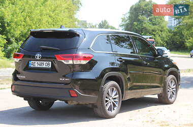 Внедорожник / Кроссовер Toyota Highlander 2017 в 