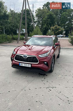 Внедорожник / Кроссовер Toyota Highlander 2022 в Немирове