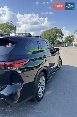 Позашляховик / Кросовер Toyota Highlander 2022 в 