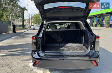 Позашляховик / Кросовер Toyota Highlander 2022 в 