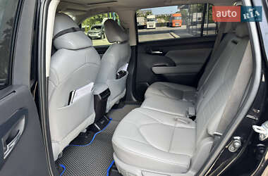 Позашляховик / Кросовер Toyota Highlander 2022 в 