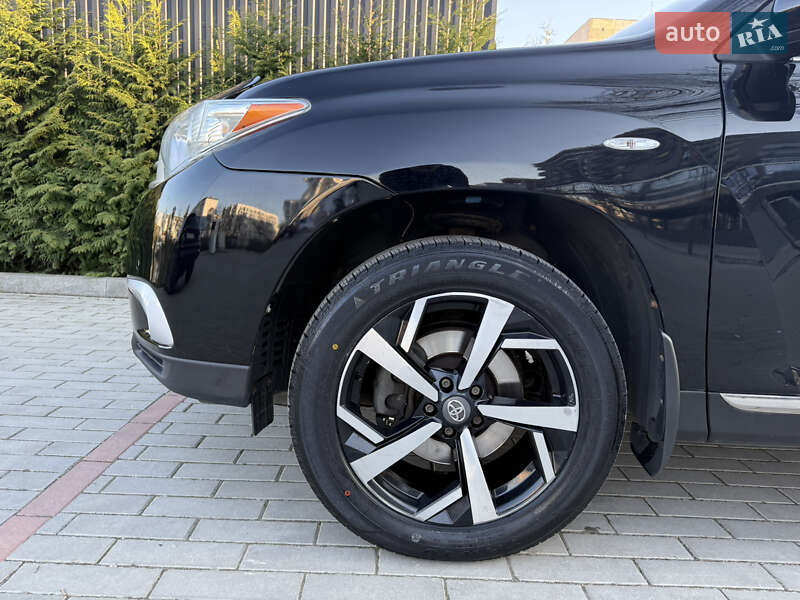 Позашляховик / Кросовер Toyota Highlander 2013 в Ужгороді