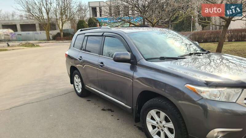 Позашляховик / Кросовер Toyota Highlander 2012 в Южному