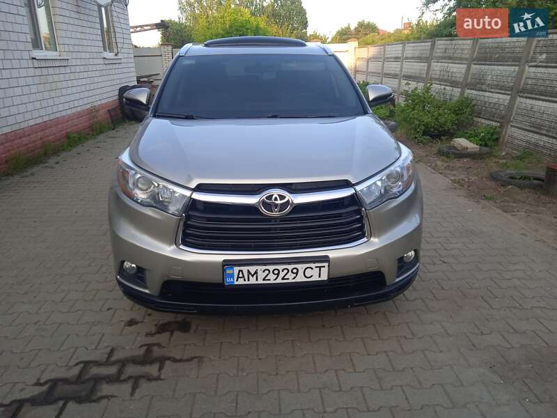 Позашляховик / Кросовер Toyota Highlander 2015 в Малині