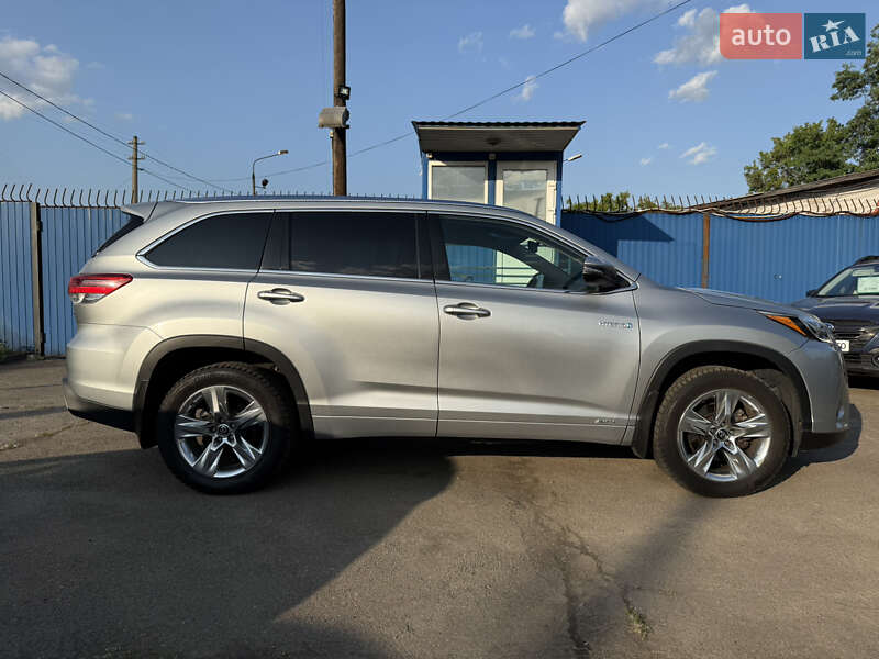 Внедорожник / Кроссовер Toyota Highlander 2018 в Киеве