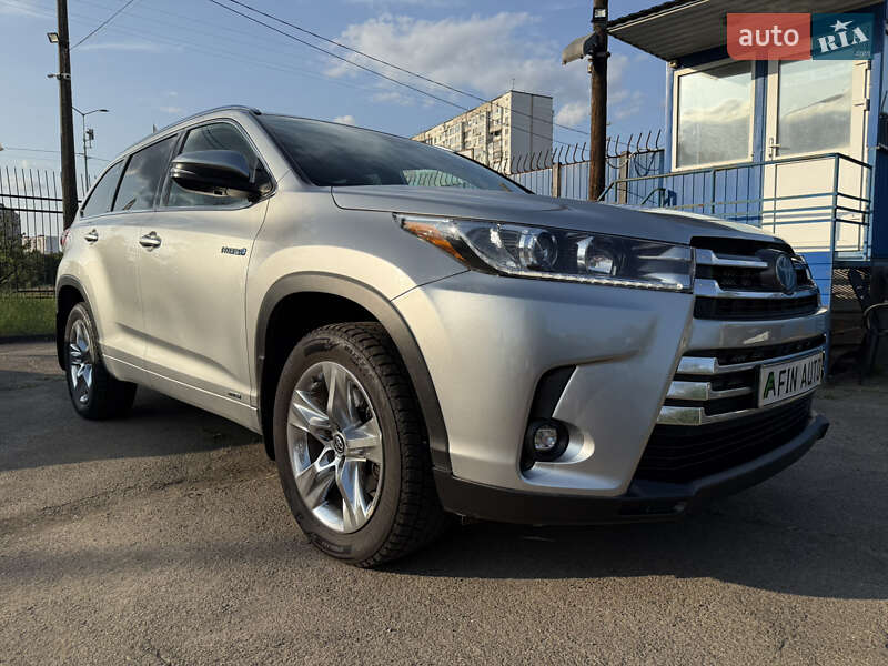 Внедорожник / Кроссовер Toyota Highlander 2018 в Киеве