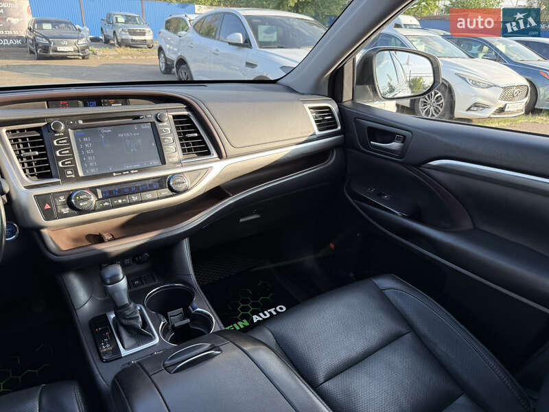 Внедорожник / Кроссовер Toyota Highlander 2018 в Киеве