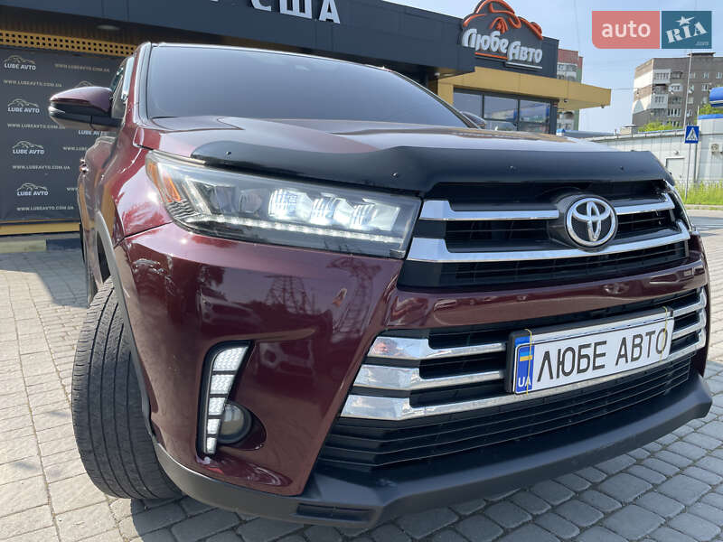 Внедорожник / Кроссовер Toyota Highlander 2018 в Львове