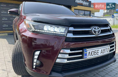 Внедорожник / Кроссовер Toyota Highlander 2018 в 