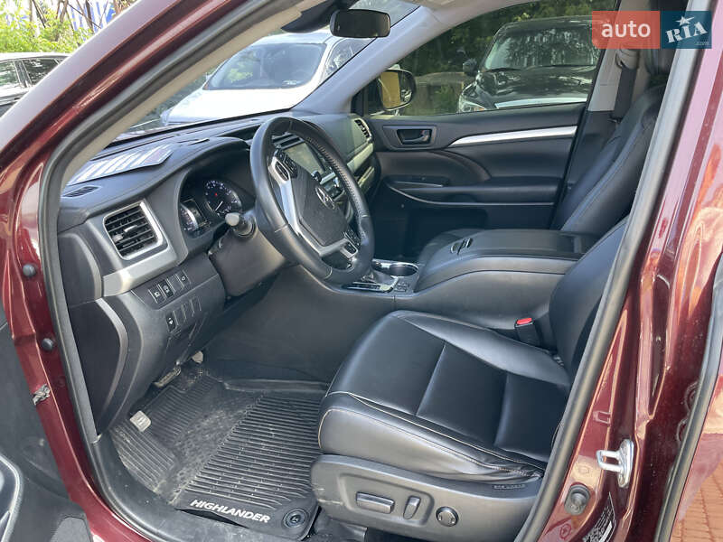 Внедорожник / Кроссовер Toyota Highlander 2018 в Львове
