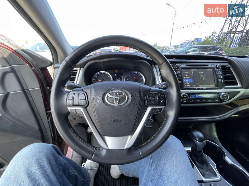 Внедорожник / Кроссовер Toyota Highlander 2018 в Львове