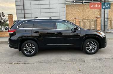 Внедорожник / Кроссовер Toyota Highlander 2018 в Запорожье