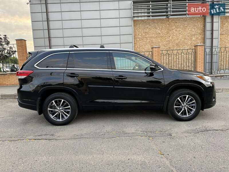 Позашляховик / Кросовер Toyota Highlander 2018 в Запоріжжі