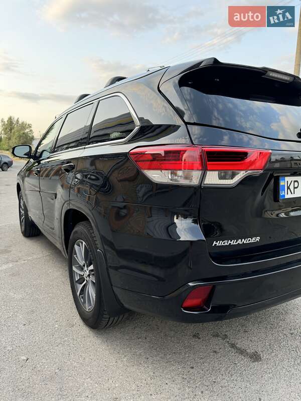 Позашляховик / Кросовер Toyota Highlander 2018 в Запоріжжі