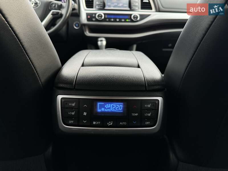 Внедорожник / Кроссовер Toyota Highlander 2015 в Сумах