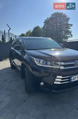Внедорожник / Кроссовер Toyota Highlander 2017 в 