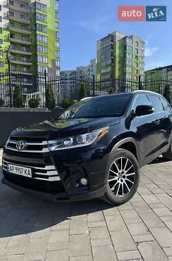 Внедорожник / Кроссовер Toyota Highlander 2017 в 