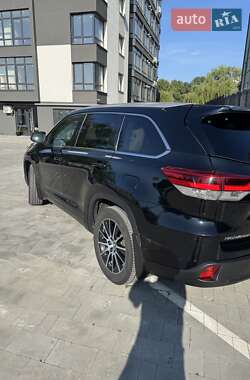 Внедорожник / Кроссовер Toyota Highlander 2017 в 