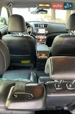 Внедорожник / Кроссовер Toyota Highlander 2010 в 