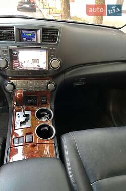 Внедорожник / Кроссовер Toyota Highlander 2010 в 