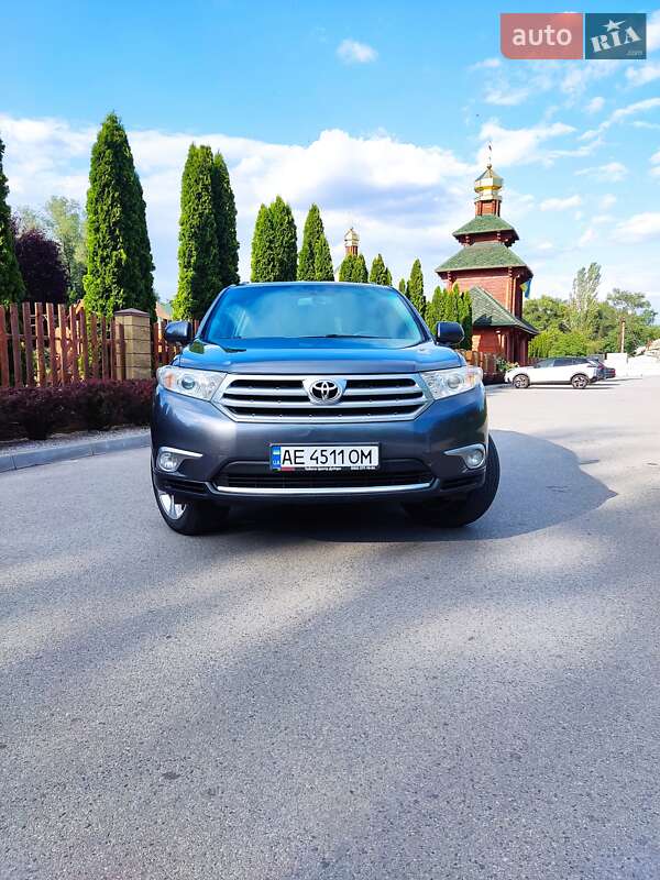 Позашляховик / Кросовер Toyota Highlander 2011 в 