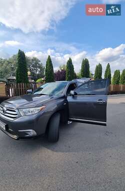 Позашляховик / Кросовер Toyota Highlander 2011 в 