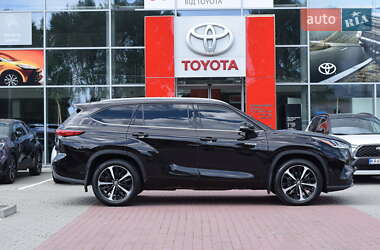 Внедорожник / Кроссовер Toyota Highlander 2021 в 