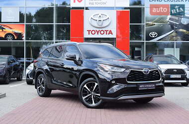 Внедорожник / Кроссовер Toyota Highlander 2021 в 