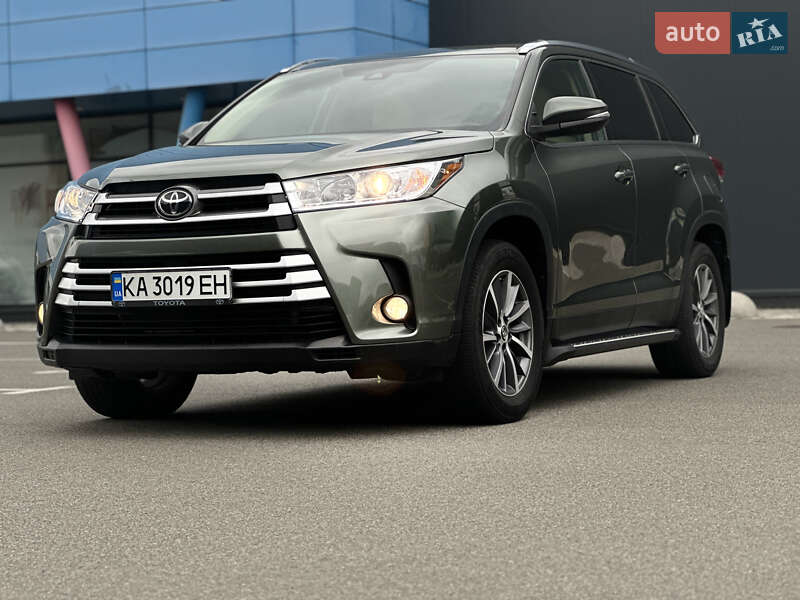Позашляховик / Кросовер Toyota Highlander 2019 в 