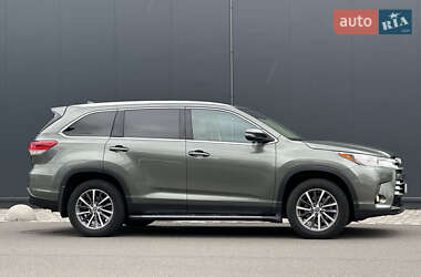 Позашляховик / Кросовер Toyota Highlander 2019 в 
