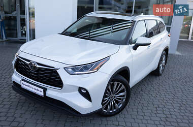 Внедорожник / Кроссовер Toyota Highlander 2022 в 