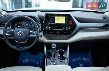 Внедорожник / Кроссовер Toyota Highlander 2022 в 