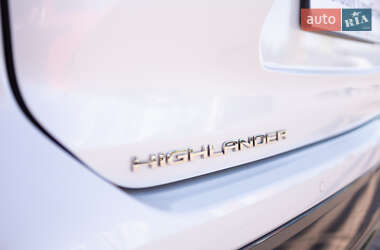 Внедорожник / Кроссовер Toyota Highlander 2022 в 