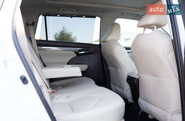 Внедорожник / Кроссовер Toyota Highlander 2022 в 