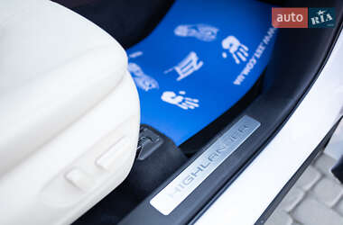 Внедорожник / Кроссовер Toyota Highlander 2022 в 