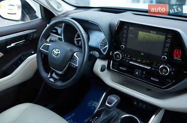 Внедорожник / Кроссовер Toyota Highlander 2022 в 