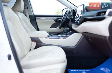 Внедорожник / Кроссовер Toyota Highlander 2022 в 