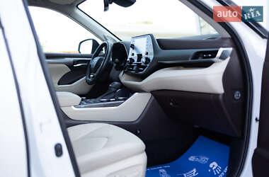 Внедорожник / Кроссовер Toyota Highlander 2022 в 