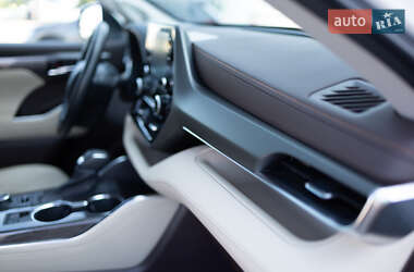 Внедорожник / Кроссовер Toyota Highlander 2022 в 