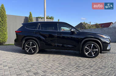 Позашляховик / Кросовер Toyota Highlander 2021 в 